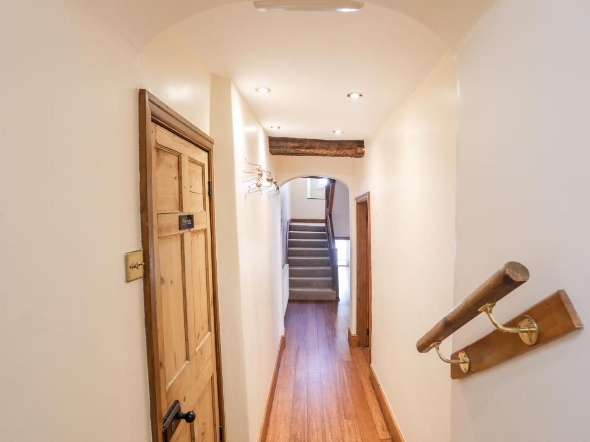 Above Deck Apartment Бiuмарис Екстериор снимка