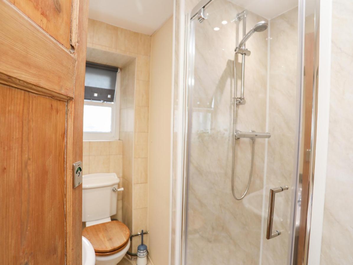 Above Deck Apartment Бiuмарис Екстериор снимка